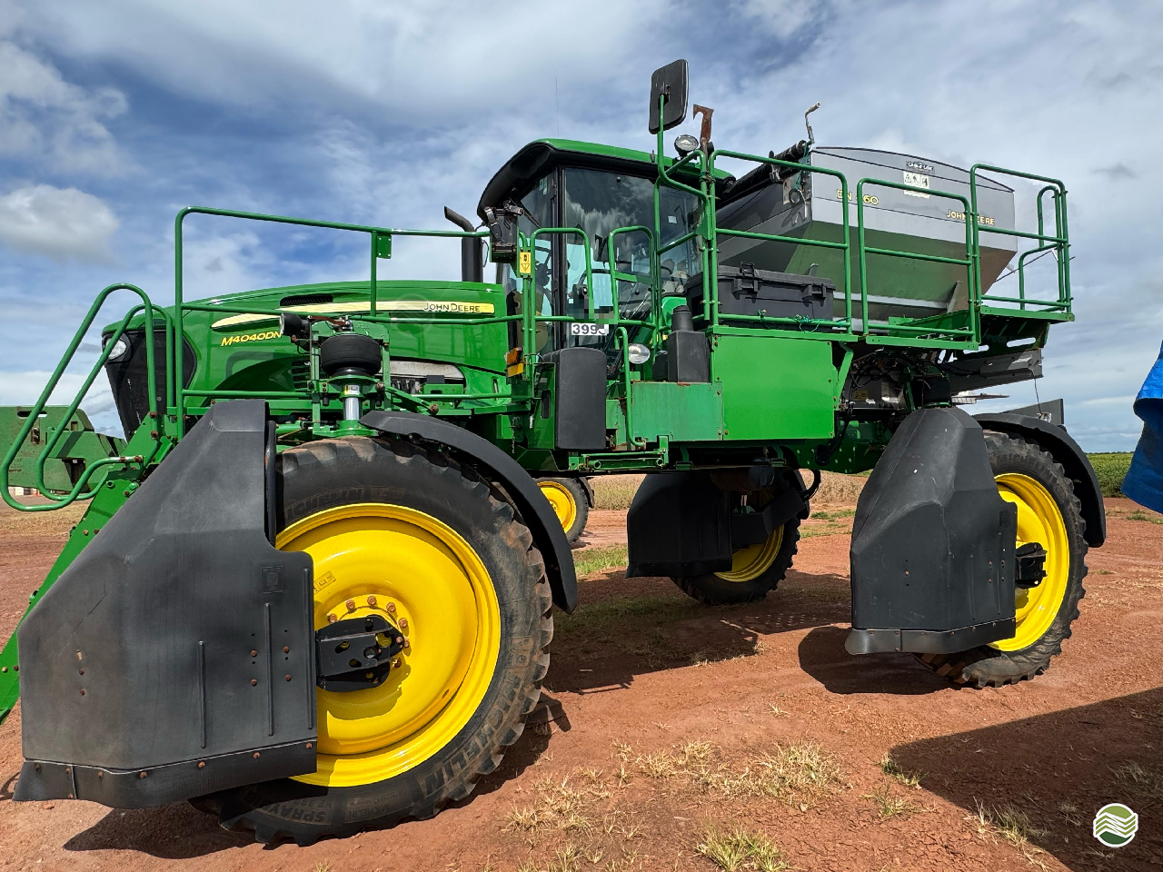 DISTRIBUIDOR AUTOPROPELIDO JOHN DEERE DISTRIBUIDOR 4045 Machine Tratores LAVRAS MINAS GERAIS MG